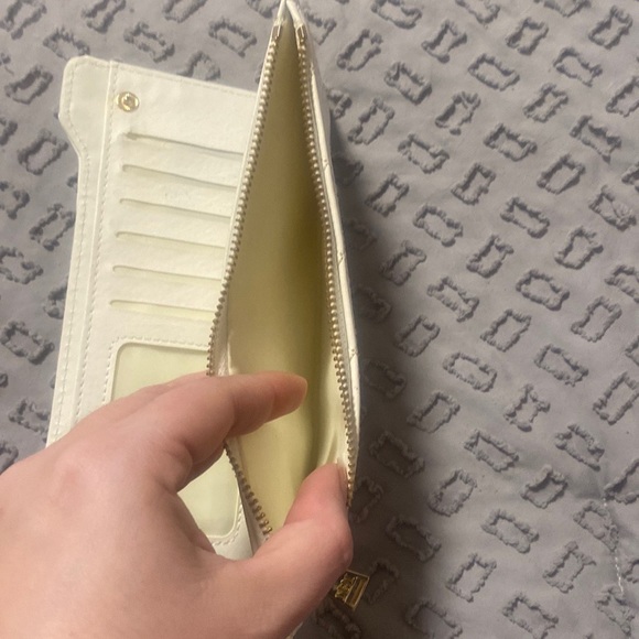 Badgley Mishka White Quilted Wallet - Picture 6 of 6